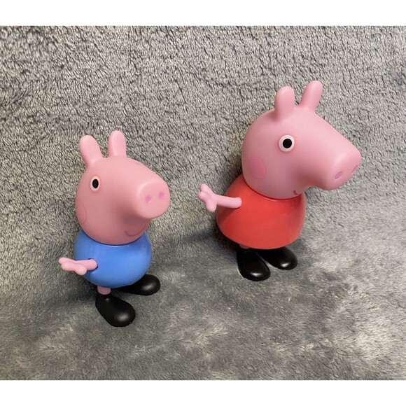 Peppa Pig and her brother George Pig Figurine Toy Set - Picture 1 of 9